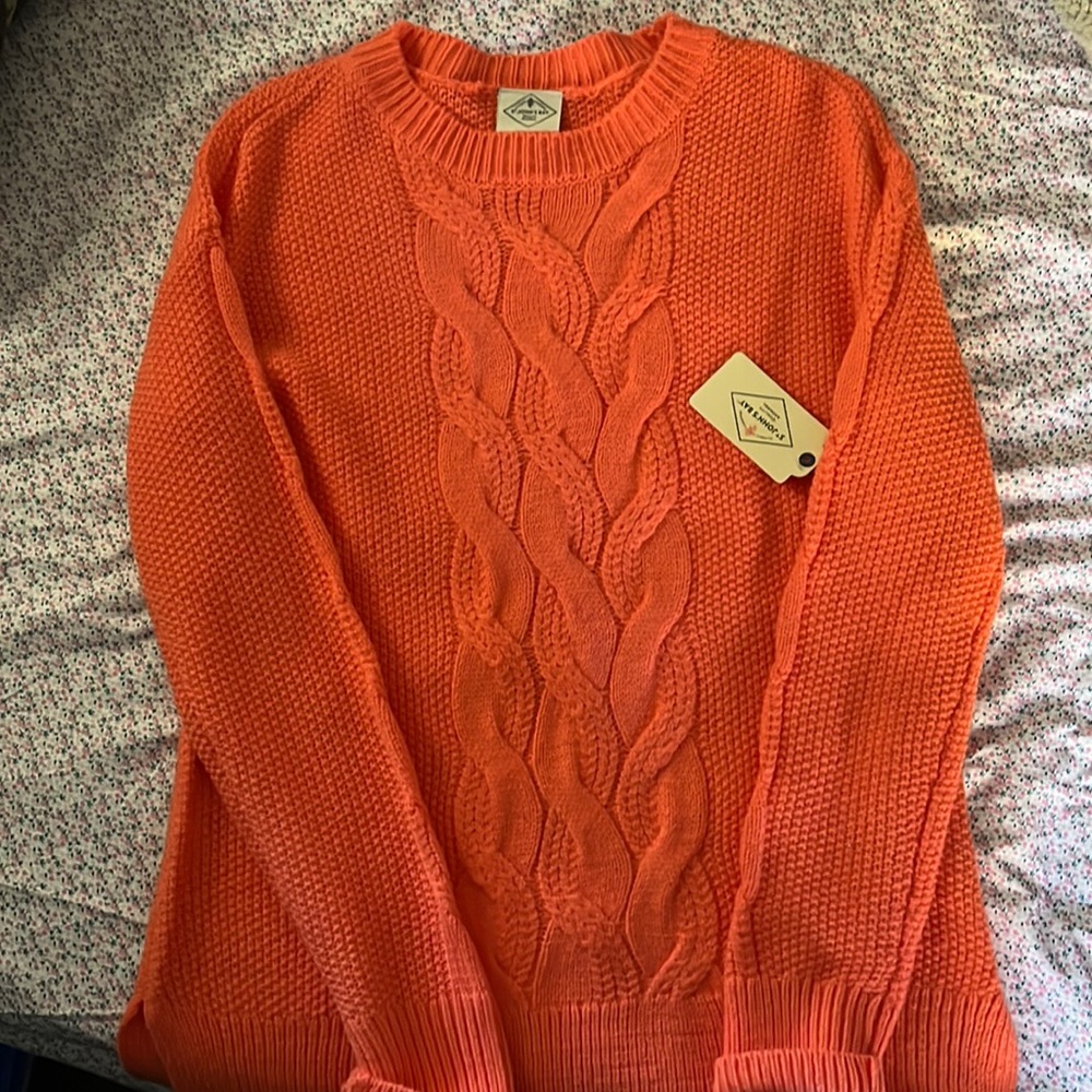 Women’s small coral crew neck sweater, new with tags, never worn